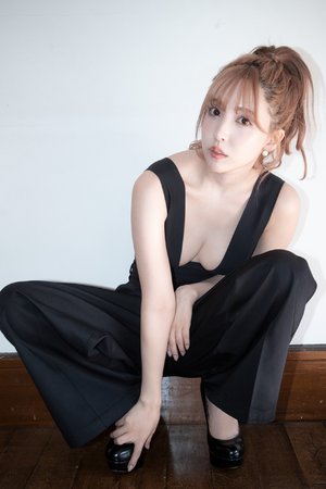 小男孩把坤坤放女生嘴巴